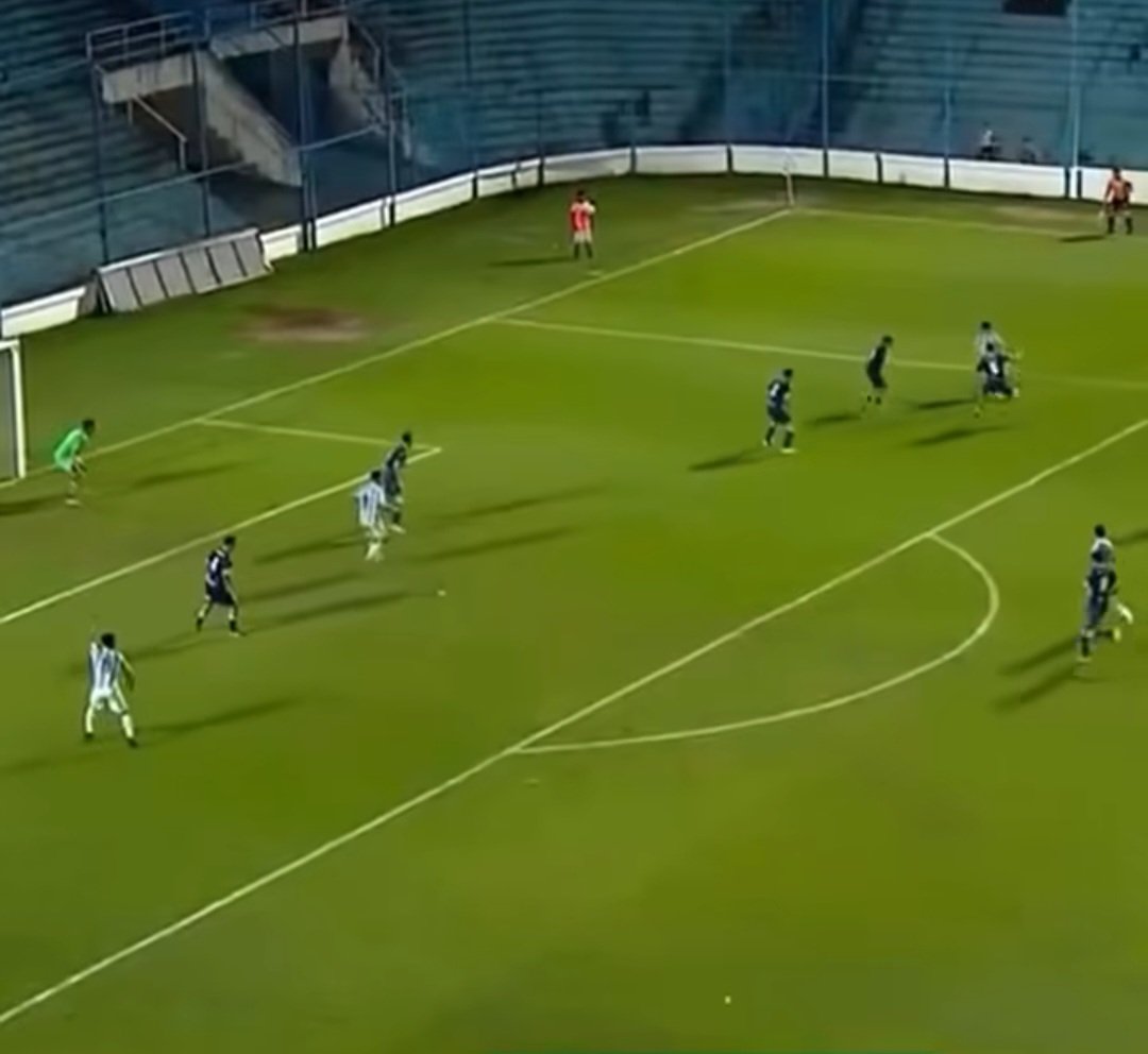 Oskycharrua's tweet image. DT Sebastián Romero
Primer tiempo 1 - 0 ⚽️ Luciano Agüero
🟨 Galo Volpe
Segundo tiempo
15 Bautista Castreje x 4 Samir Meza, 16 Gonzalo Leiva x 7 Felipe Schaare, 17 Santino Aguirre x 8 Alejandro Tello, 18 Leandro Milito x 5 Bautista Pérez y 19 Joan Velázquez x 11 Thiago Taborda