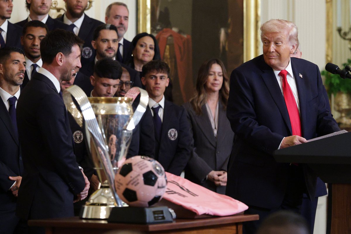 🚨🗣️ Donald Trump: "It’s my distinct privilege to say what no American president has ever had the chance to say before... Welcome to the White House, Lionel Messi!"