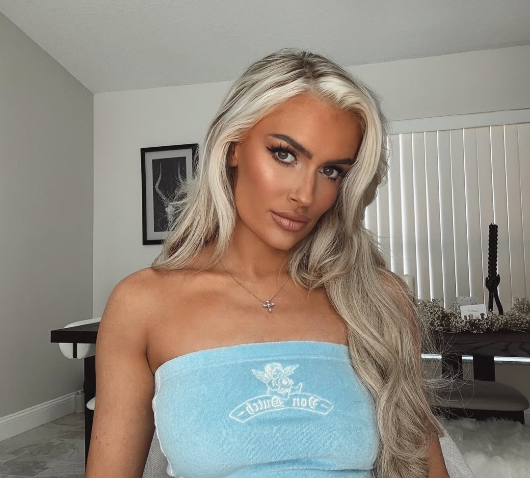 Glamour Is Forever.ꨄ︎ NOT @BlakeMonroeWWE tweet media