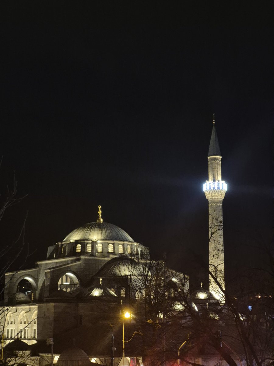 Bize bizden olan yakîn ü karîb
Koma firkat elinde bizi garîb
Kereminden visâlin eyle nasîb
Meded et yâ enîse külle garîb

16 Ramazan 🌕