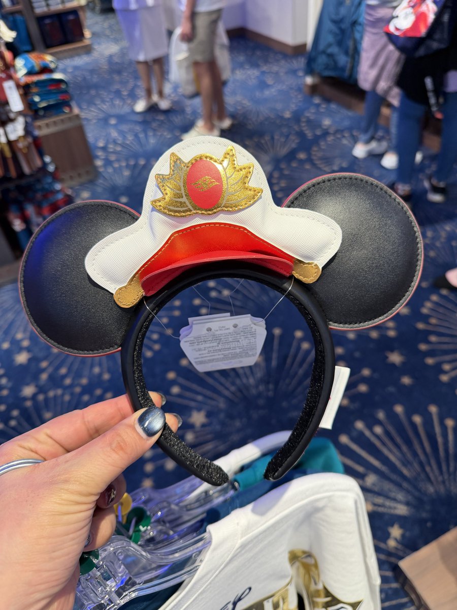 バスタオル 34.99ドル ピンバッジ 19.99どる ミニーちゃんバッグ 90.00