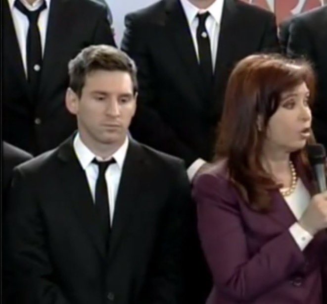 TommyShelby_30's tweet photo. Messi con CFK -_-

//

Messi con Trump :D https://t.co/gsT7n8AuMY
