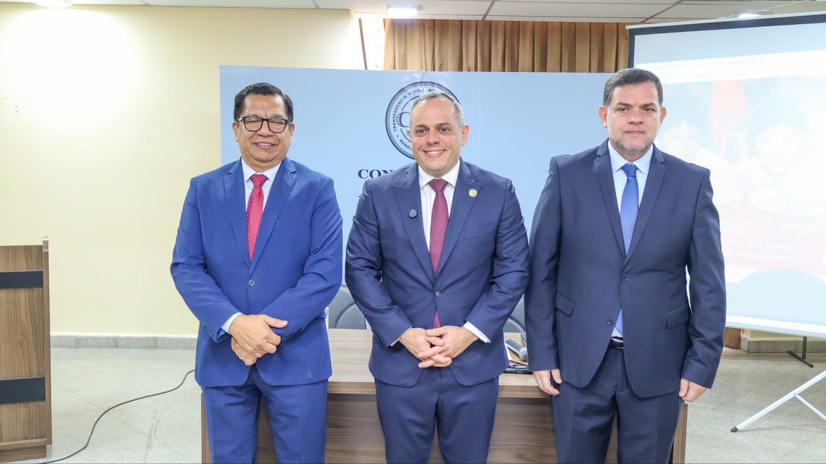 tadeorojasm's tweet photo. Hoy, en la @contraloriapy se desarrolló un importante Taller de planificación para el monitoreo y control de #HambreCero, con @camilobenitez23, CGR, la #AGPE, el #INAN y el @MDSParaguay, el objetivo es trabajar para mejorar los controles y cooperación conjunta. https://t.co/jhATy3aMlK