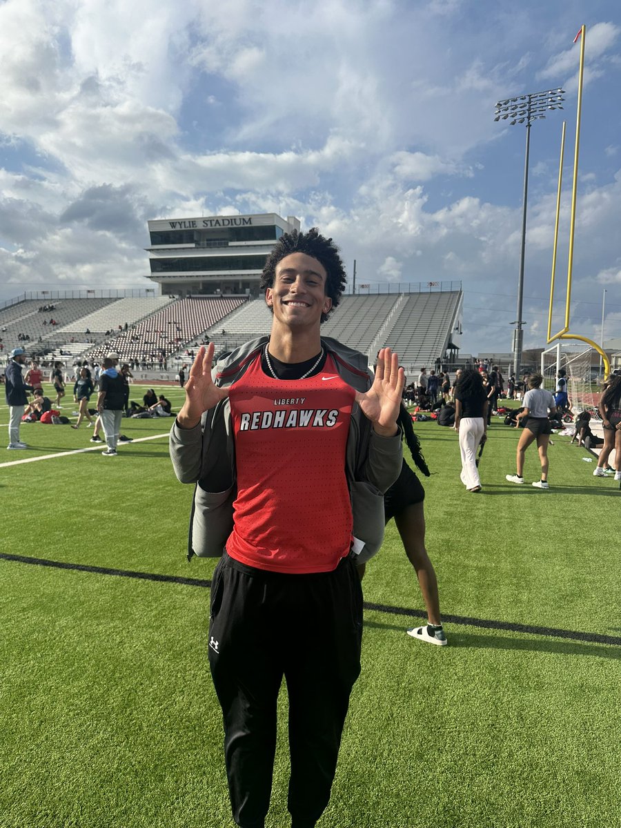 DBCoachMo's tweet photo. 🚨🚨🚨 Congrats to Ian Williams for tying the Frisco Liberty High Jump School Record at 6'4 
#AlwaysCompete https://t.co/xmdT3bXFob
