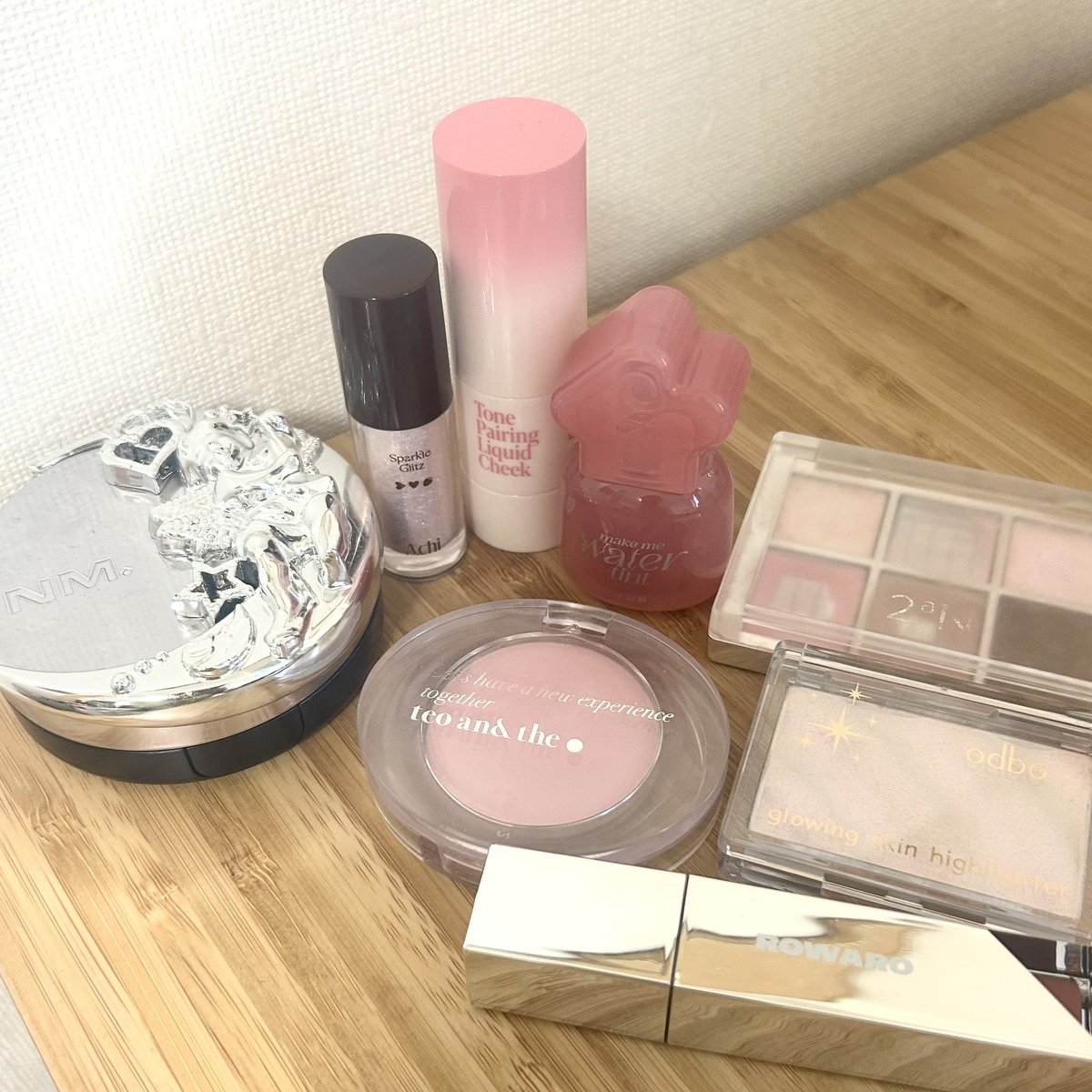 コスメデッキ🎀 新しく買ったハイライト、見た目以上にピンクでとってもかわいい🩰 #motd