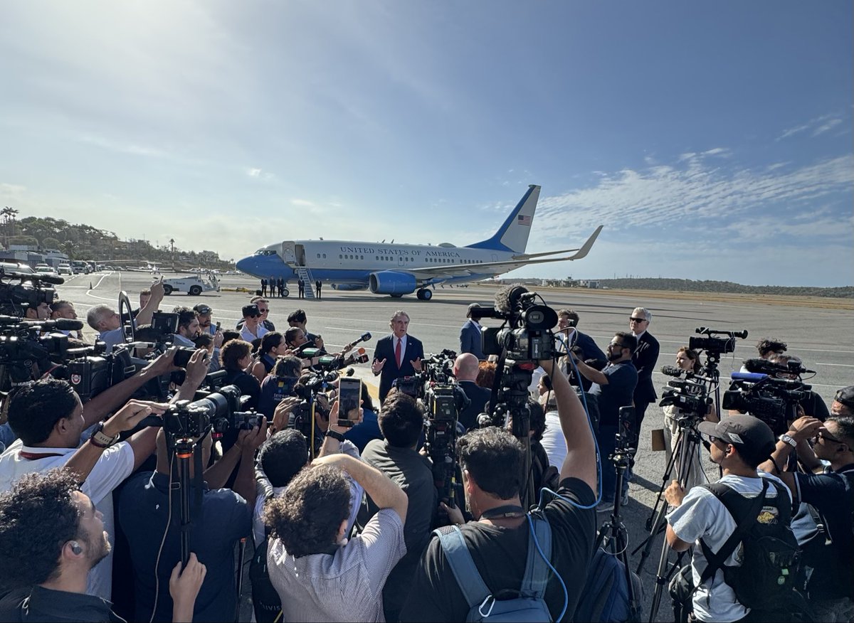 Dos días exitosos en Caracas. El Presidente del Consejo Nacional de Dominio Energético, <a href="/SecretaryBurgum/">Secretary Doug Burgum</a> — acompañado por  funcionarios de alto nivel de <a href="/WhiteHouse/">The White House</a>, <a href="/USTreasury/">Treasury Department</a> y <a href="/StateDept/">Department of State</a> — impulsó nuestro trabajo para promover la amplia recuperación económica de Venezuela. Al