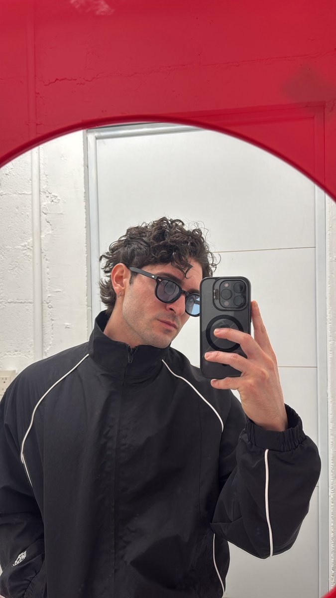 Netoroxs tweet media