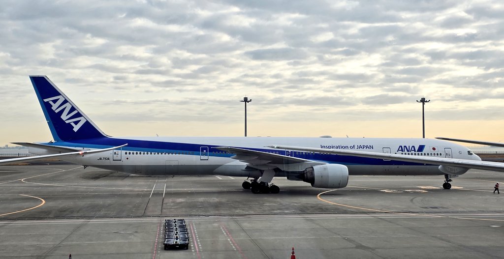 ANA B777-300導入初号機 JA751A 1998年デビューのベテラン 元〜風〜塗装