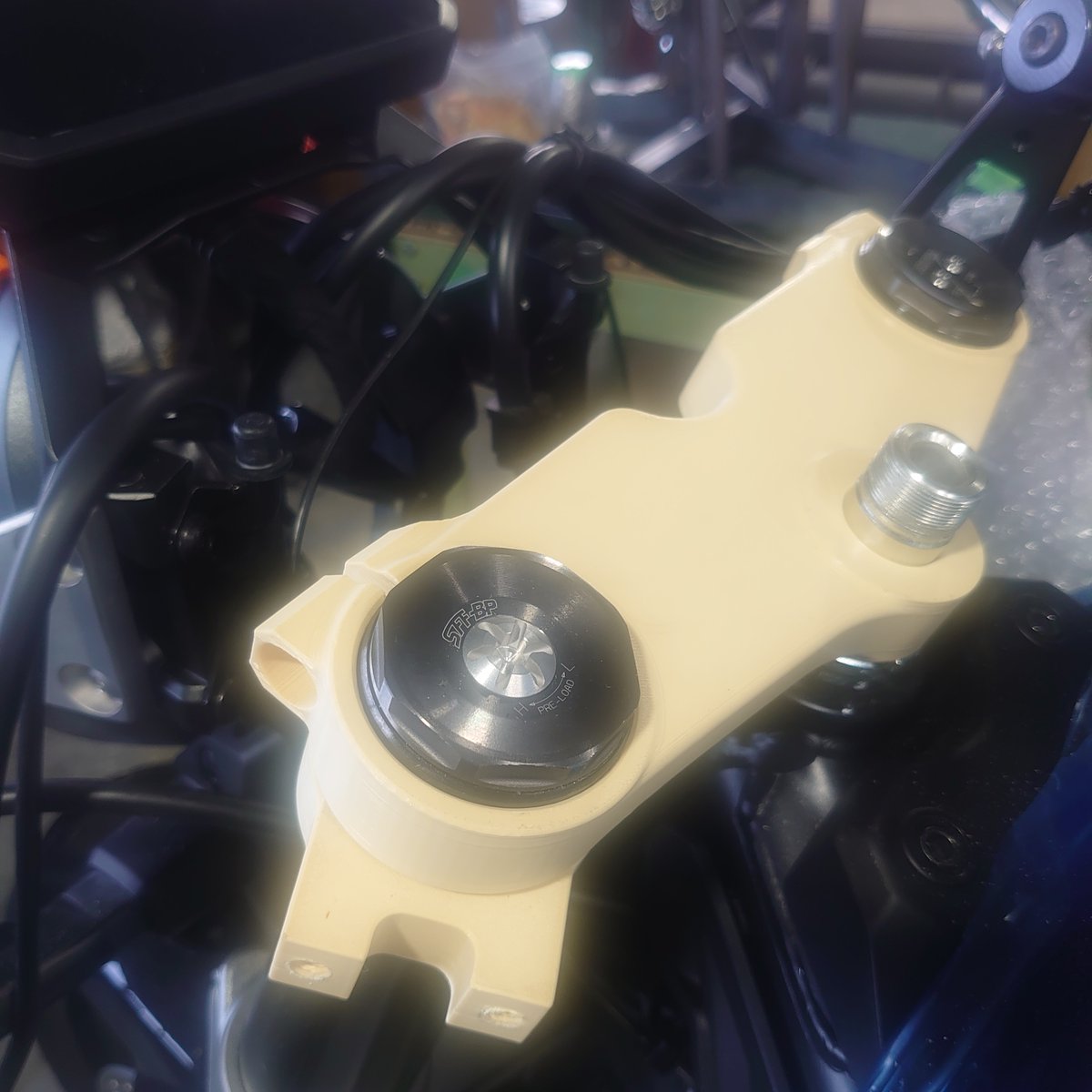 毎度です。

今朝のCB1000Fです。

トップブリッジ（試作）少し進みました。

本日もよろしくお願いいたします。
