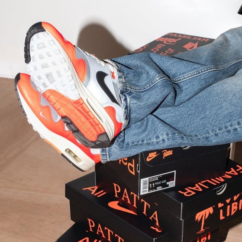 SNKR_TWITR tweet media