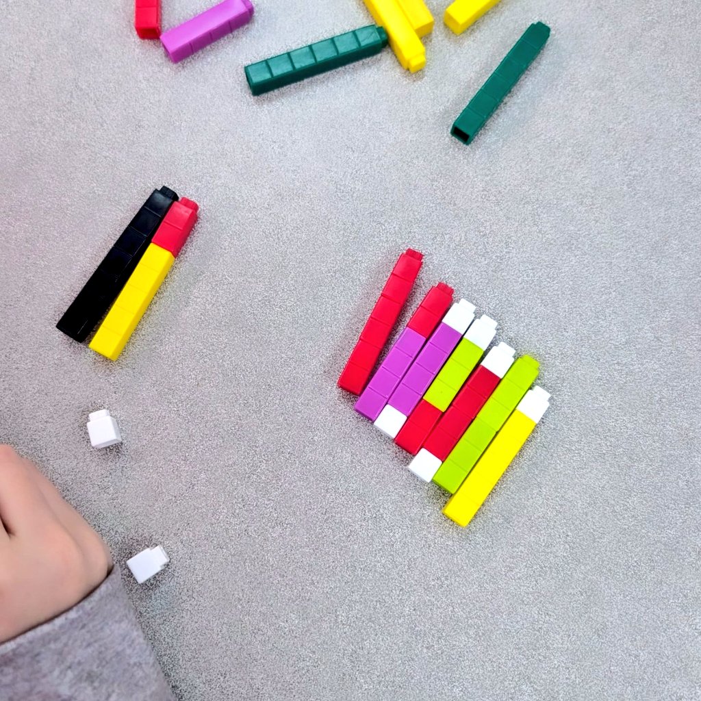 JRiversoCorreia's tweet photo. CREATING EQUIVALENT EXPRESSIONS using #CuisenaireRods in room 201 this morning @DP_math 😉
#PartsOfTheWhole #MathExploration https://t.co/4gmUUa4Grg