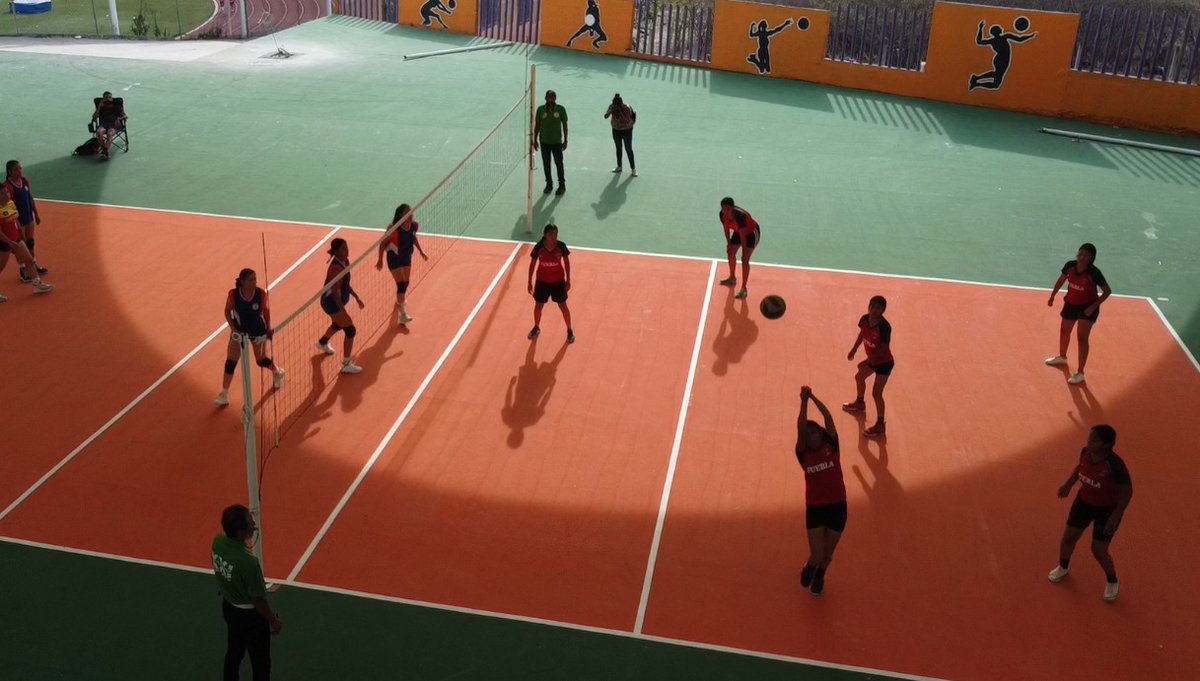 Miles de atletas de todos los rincones de nuestra patria se reunirán para competir en disciplinas como el fútbol, el básquetbol, voleibol, el atletismo, la natación y el ciclismo, tanto en la rama varonil como en la femenil.
#DeporteParaMéxico.