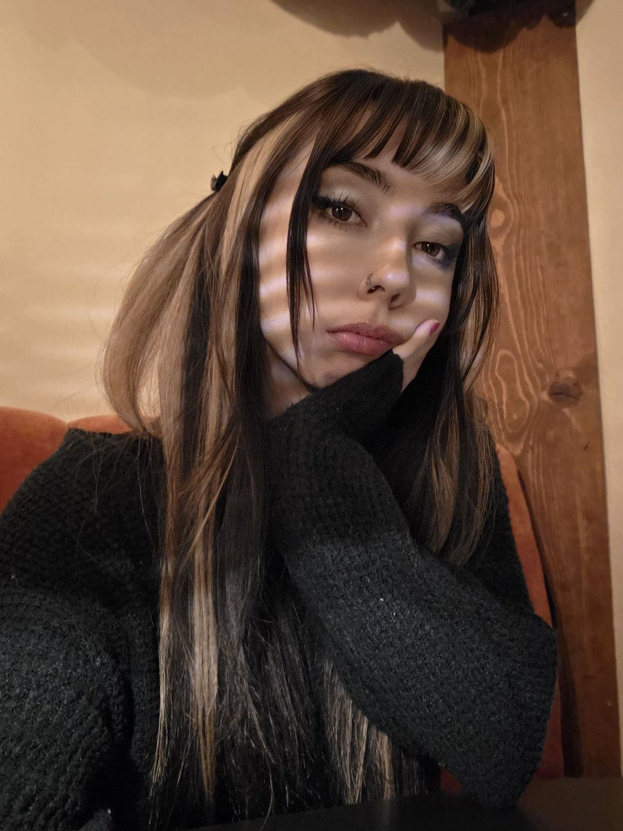 𝒱𝒾ℴ𝓁ℯ𝓉 tweet media