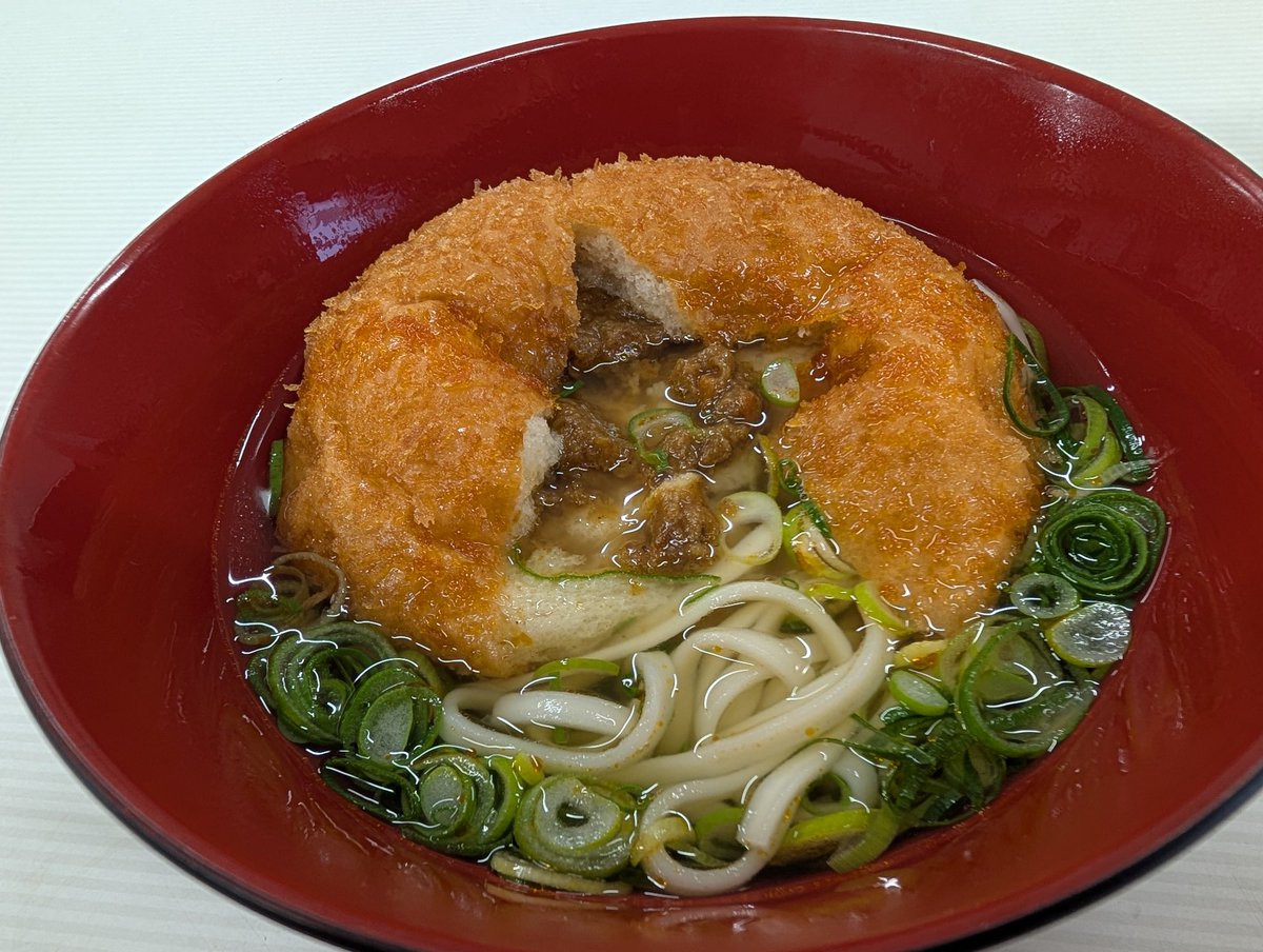 ikfd2005's tweet photo. 久々の朝うどん🌅
ネットで話題のカレーパンうどん を作りました🍛✨
出汁を吸ったサクサクの衣と、溢れるカレーがうどんに絡んで…悪魔的美味しさ👿
非番になるけど、今日も一日頑張れること間違いなし😤✊

​#朝ごはん #うどん  #アレンジレシピ #背徳グルメ #バズり飯 #消防飯 #満腹飯 #カレーパン https://t.co/LWEWsWChOo