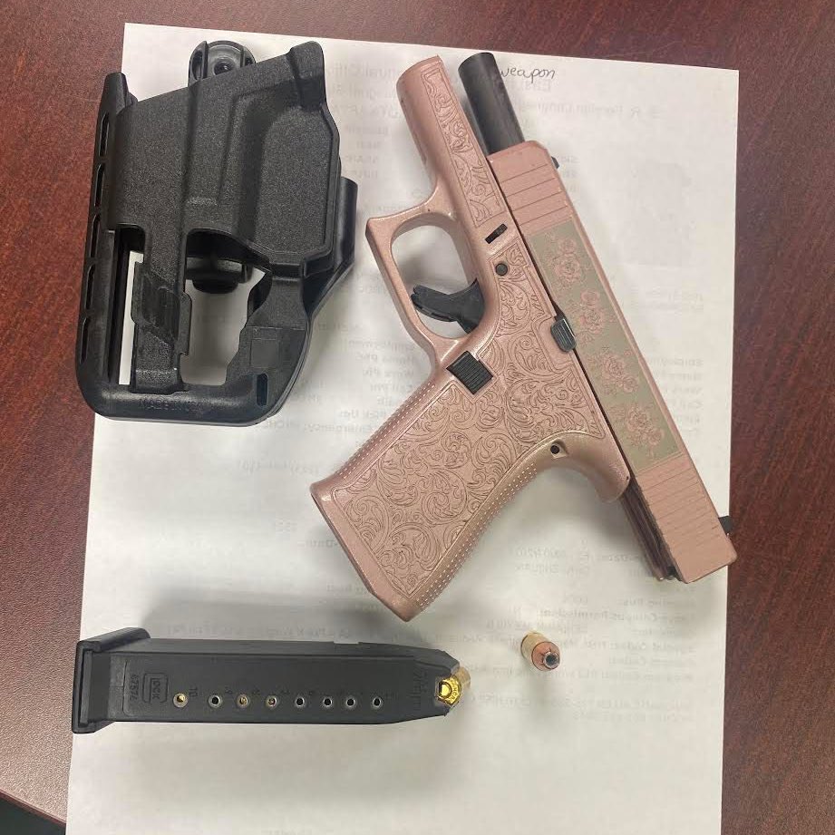 Baton Rouge Mom arrested after kindergartner brings pink handgun to Baton Rouge elementary school