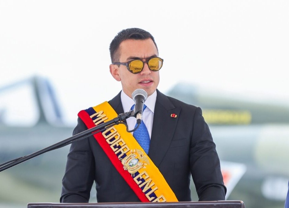 Libertador_Ec's tweet photo. Dice Gabriela Rivadeneira que el Presidente Daniel Noboa quiere exterminar a la Revolución Ciudadana.

Ojalá y sea verdad es momento de eliminar a ese partido de delincuentes, yo estoy de acuerdo🇪🇨✋️ https://t.co/ysIX9WE84i