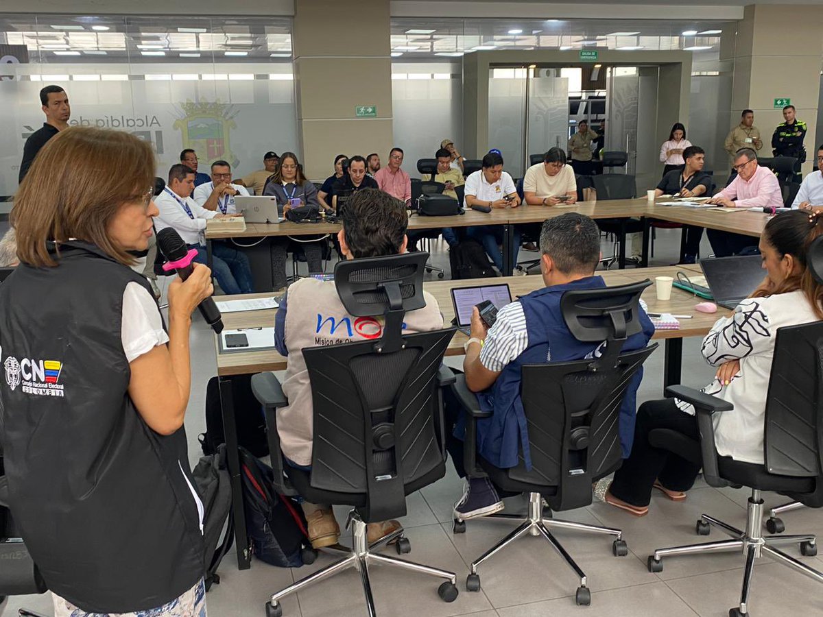 CNE_COLOMBIA's tweet image. #CNEConLasRegiones | En #Tolima, el Tribunal de Garantías y el equipo territorial, expusieron ante la Comisión de Seguimiento Electoral de #Ibagué los avances en inscripción de testigos y el aplicativo para verificar credenciales y reportar en tiempo real los formularios E-14.