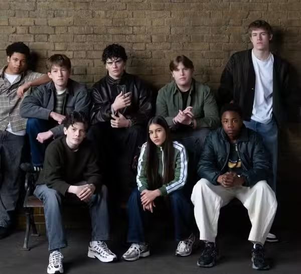 screenrant's tweet image. HBO just dropped new looks at their #Hogwarts students sporting Gryffindor, Slytherin, Hufflepuff, and Ravenclaw colors! 👀

Learn More: bit.ly/4aRKjFR