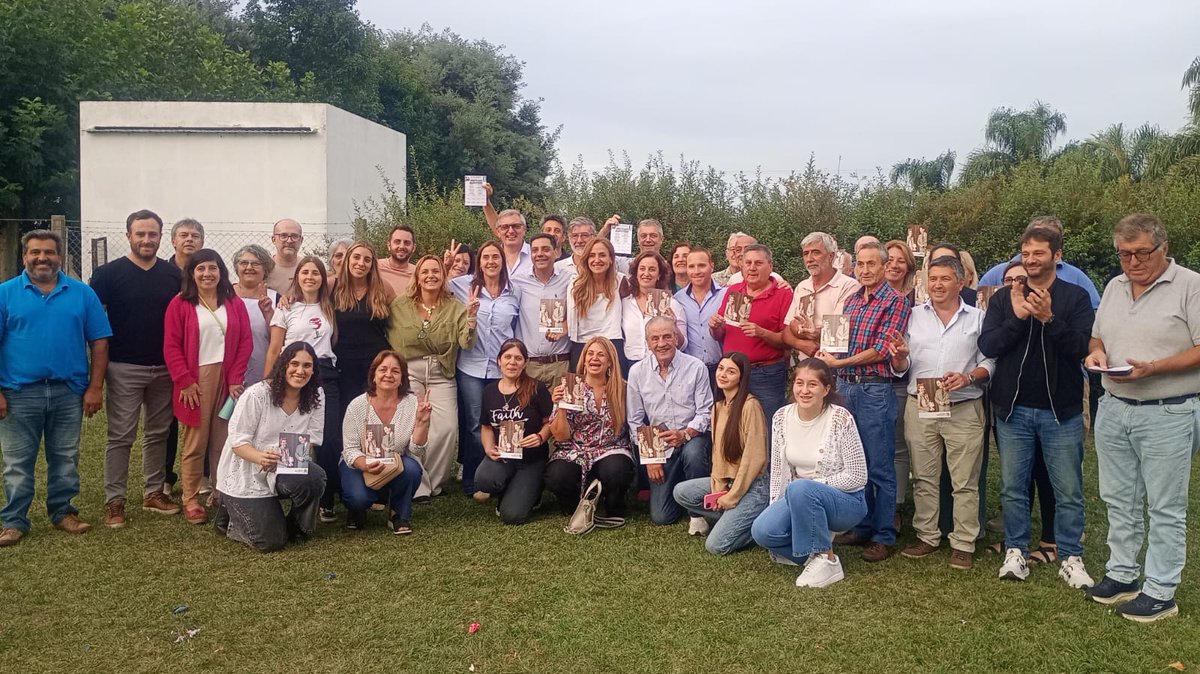 Estuvimos en Saladillo apoyando a la lista que representa al Gobernador <a href="/Kicillofok/">Axel Kicillof</a> en las elecciones del Partido Justicialista, encabezada por el compañero Fabián Salguero.

Con <a href="/vtolosapaz/">Victoria Tolosa Paz</a>, <a href="/abarcawalter/">Walter Abarca</a>, compañeros y compañeras hablamos sobre el momento difícil que vive