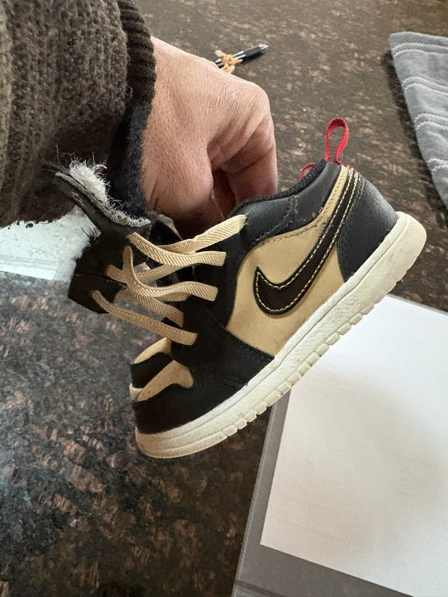 jdoc82's tweet photo. @Jumpman23 two pairs of kids Jordan’s are failing in the same spot in a short time 😔

One have pics of the recent failure https://t.co/avZC1mWY76