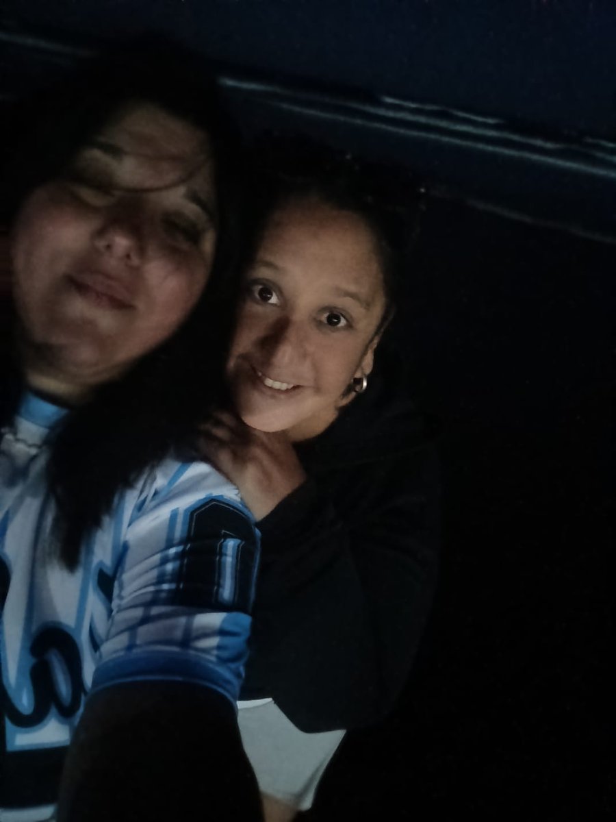 da_volverteaver's tweet photo. @LucianoPereyra Hola @LucianoPereyra que lindo que ya se acerquen los Movistar!! Ansiedad a pleno!!! Mira ella es😁 Maru hoy en día somos como hermanas gracias a vos y tu musica ♥️♥️♥️❤️❤️ https://t.co/MXyv1o8tb7