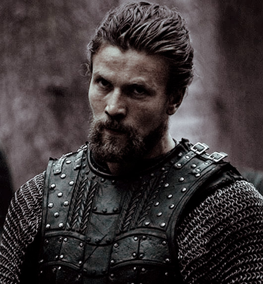 thfirstqueen's tweet photo. ᅠㅤ
ᅠㅤ
⠀⠀⠀⠀     ⌕    𝐒𝐄 𝐁𝐔𝐒𝐂𝐀 ;
⠀⠀⠀⠀    ⠀ orys baratheon.

⠀⠀⠀⠀—  época de la conquista y
⠀⠀⠀⠀post conquista. trama en free
⠀⠀⠀⠀compromiso. no 24/7.
⠀⠀⠀⠀— fc: leo suter.
⠀⠀⠀
⠀⠀⠀rt ? https://t.co/SedEQI4FHg