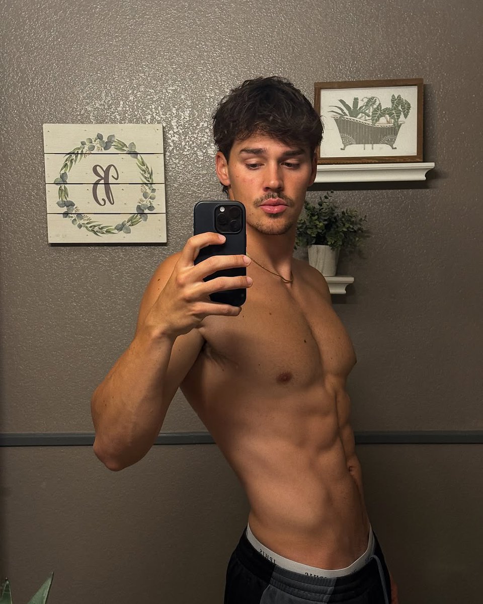 Celeb & Armpit Gooner 🥴 tweet media