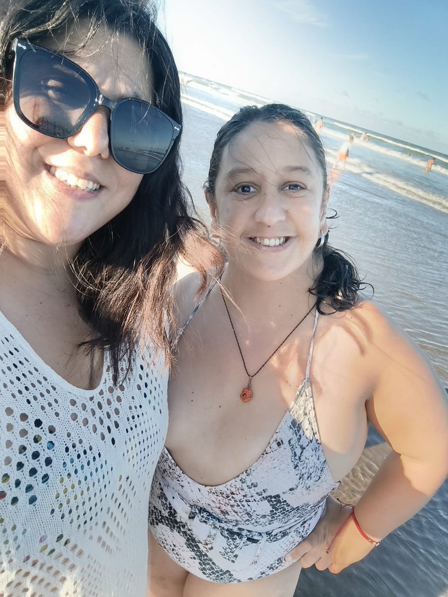 da_volverteaver's tweet photo. @LucianoPereyra Hola @LucianoPereyra que lindo que ya se acerquen los Movistar!! Ansiedad a pleno!!! Mira ella es😁 Maru hoy en día somos como hermanas gracias a vos y tu musica ♥️♥️♥️♥️♥️ https://t.co/iOPzjQ3lql