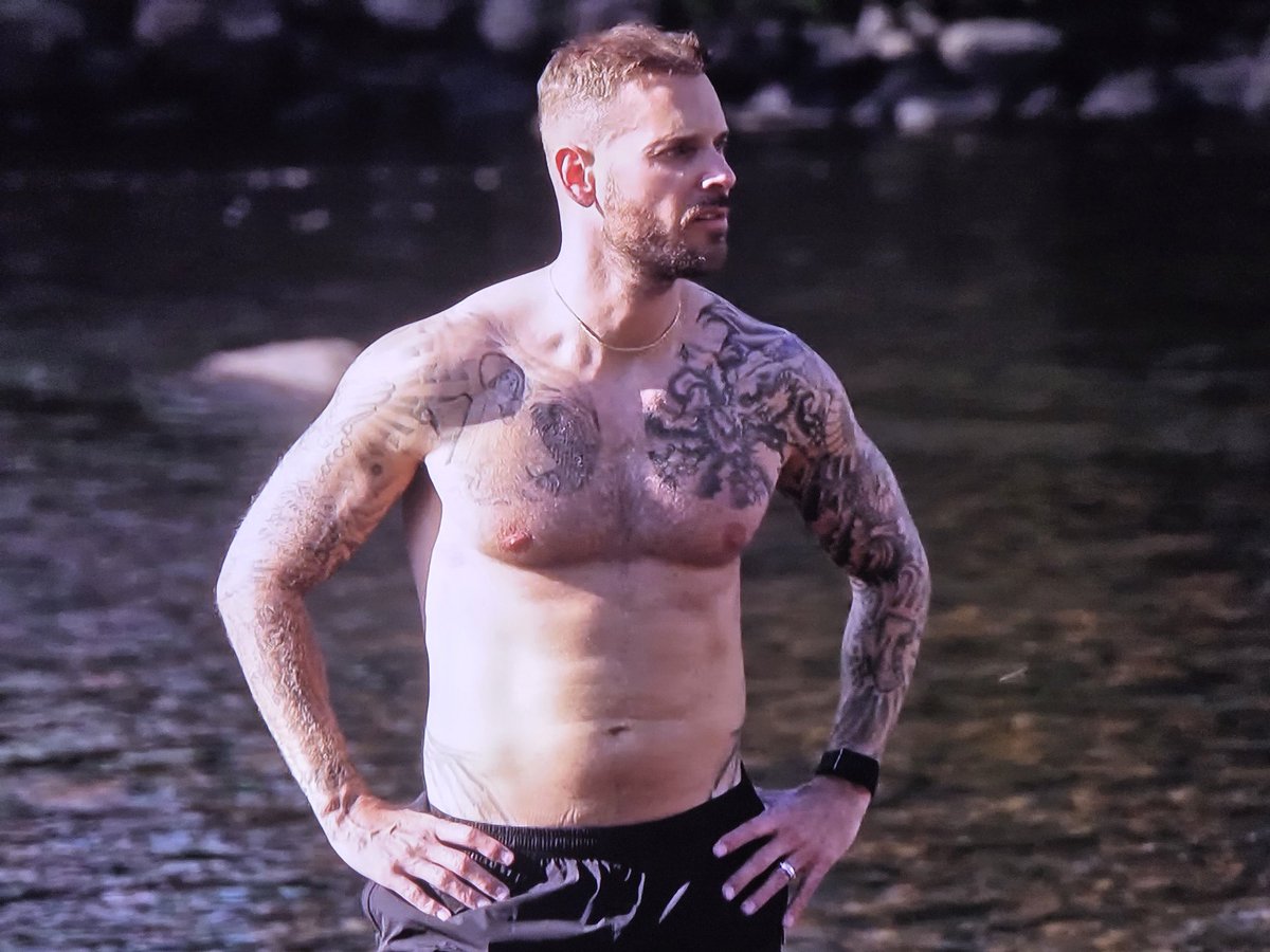 LesBgDuPaf's tweet image. #SurLaRoute #SurLaRouteAvecMattPokora #Gulli La prochaine fois sans maillot Matt ?! J'te passerai la crème, t'inquiète... 😜💦🔥 #LesBgDuPaf #BgAlerte 📺🚨