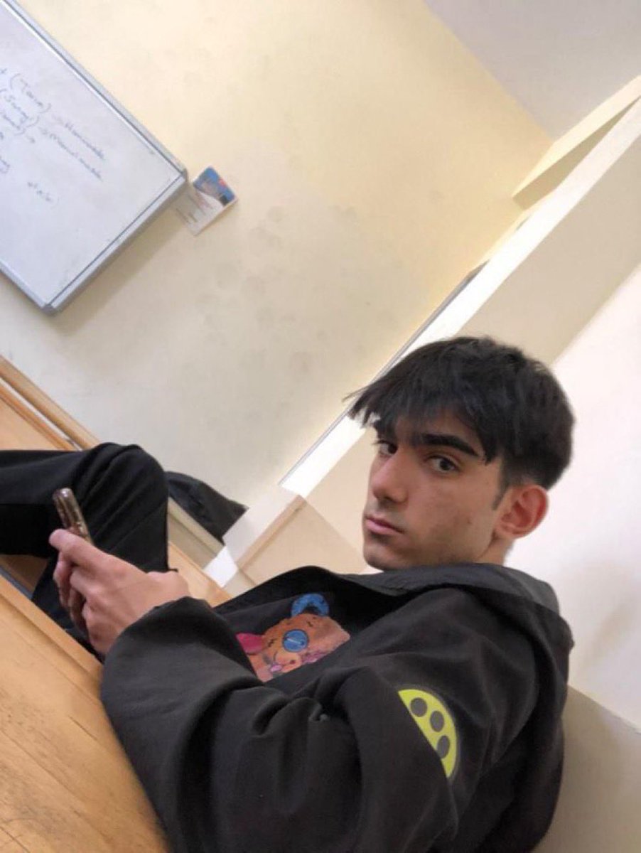 Telegram’da kızların bilgilerini ele geçirip onları tehdit ederek nude almaya çalışan Tunahan Develioğlu farklı isimlerle yeniden Telegram’da ortaya çıkmış. Yine kızları tehdit ediyor ve aynı zamanda Atatürk’e hakaret etmeye de başlamış.

Bunu yeniden gündem yapmanın vakti geldi.