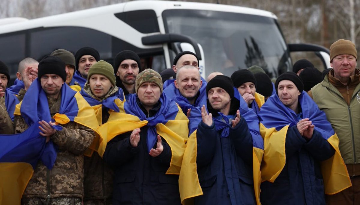 VERY BIG TOP NEWS TODAY 👀

🔥 Two Tor SAMs hit SBS Birds on March 4-5 in the Donetsk region.

🚁 Navy destroyed an enemy Ka-27 over the Black Sea.

❤️ Zelensky: Today, 200 Ukrainian families received the most anticipated message: their relatives are returning home. 

🇦🇿