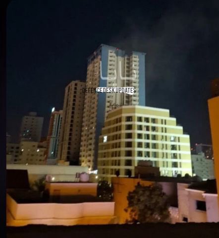theabdolworld's tweet photo. 🚨Just now:  Smoke rising from a building that allegedly houses US personnel, Bahrain. https://t.co/F5tpQIIsoc
