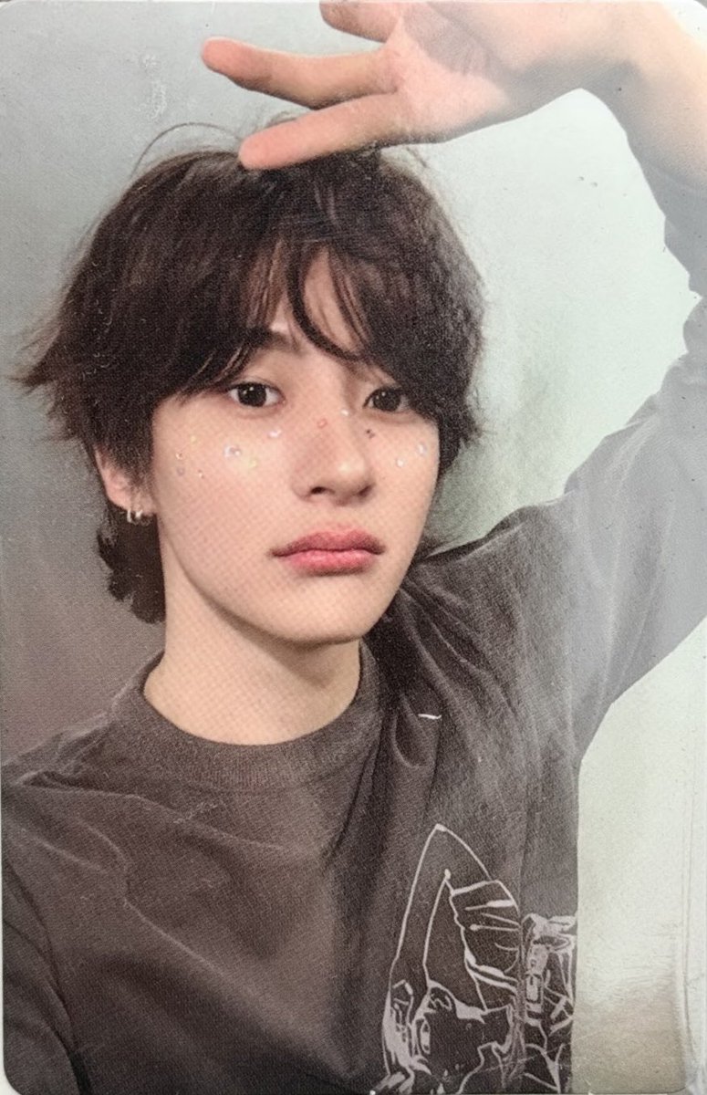 iEatO_onie's tweet image. the tiny little stickers on anton’s face 💔💔 and his pouty lips 💔💔💔💔💔 #i #want #to #kiss #him 💔💔💔