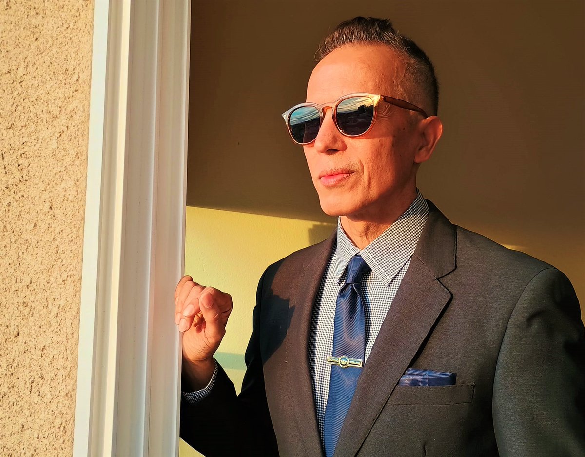 a little sun soak before the heavy strokes of the day.

#actorslifestyle #male #actor #model #ImamSyed