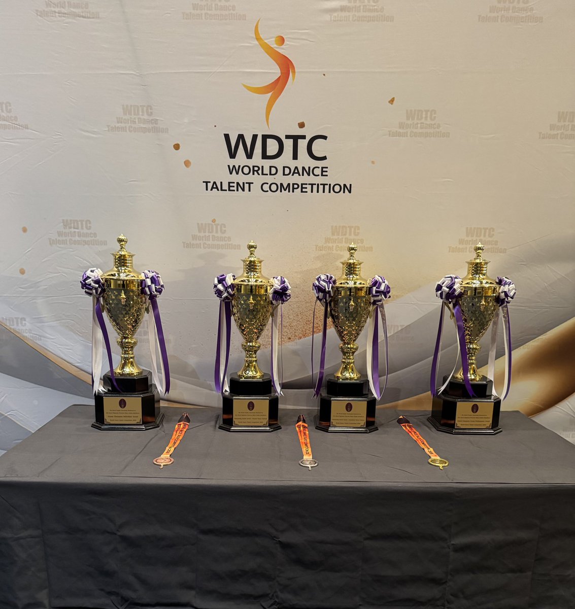 ESPinformation's tweet photo. 本日よりタイ・バンコクで開催される  
ダンス国際大会
WORLD DANCE TALENT COMPETITION 2026の審査員を、  
ESPエンタテインメント東京  
ダンスヴォーカル講師の  
TOMOKO先生とYUNO先生が務めます！  
バレエからヒップホップまで、さまざまなダンスを審査いたします！！ https://t.co/X7lI5tJ9jz