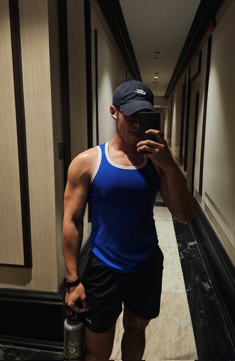 josh_comia's tweet photo. got to lift after work.. felt pretty good too 🥹 https://t.co/yF0hVnkeQp