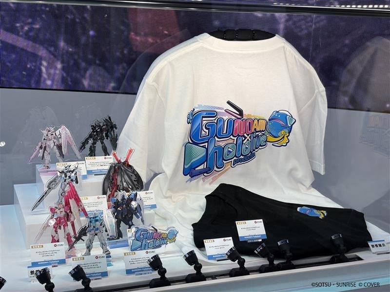 《ガンダムシリーズ》
　　　　　　  ✖ 
《ホロライブプロダクション》

コラボグッズがバンコレ！で商品化検討中！✨️

#hololivefesEXPO26 内のガンダム×ホロライブプロダクションコラボブースにて
開発中サンプル参考展示中！要チェックです！👀