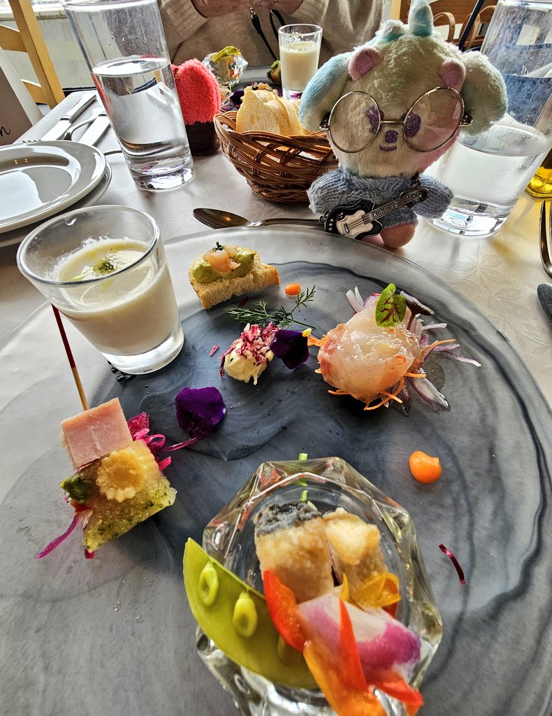 ღ*ˇᴗˇ*).˖٭❤︎ 彼女は自分で どんどん未来を開拓していくの 私には