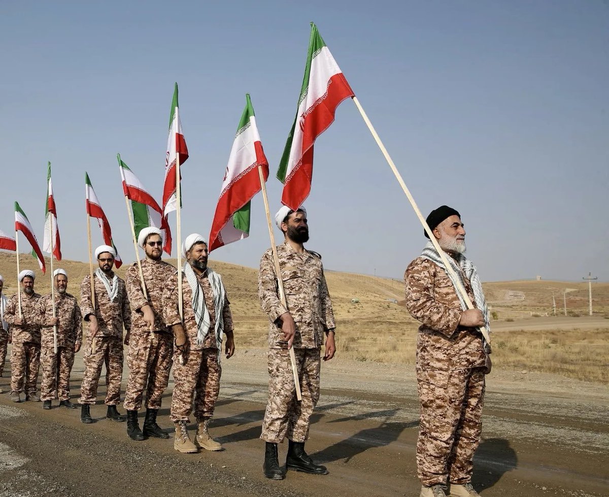 TrumpTruthOnX's tweet photo. JUST IN: 

🇺🇸🇮🇷 President Trump calls on #Iran's military and police to lay down their arms or face nothing but death.

#IranWar https://t.co/RgLMF9wFuE
