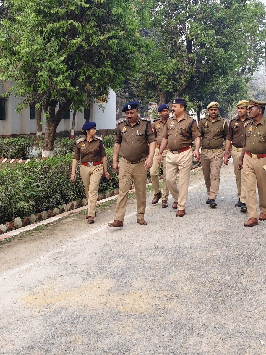 आज दिनांक 06.03.2026 दिन शुक्रवार को 20वी वाहिनी पीएसी आजमगढ़ में सेनानायक श्री सुशील कुमार शुक्ला (आईपीएस) के उपस्थिति में परेड कराया गया,परेड का निरीक्षण किया गया,परेड में स्क्वॉड ड्रिल,शस्त्र अभ्यास,तेज चाल से मंच से गुजारा गया। <a href="/adgpacup/">ADG PAC UP</a> <a href="/UPPoliceTrgHQ/">Training Directorate UP Police</a> <a href="/digazamgarh/">DIG Range Azamgarh</a> <a href="/Uppolice/">UP POLICE</a>