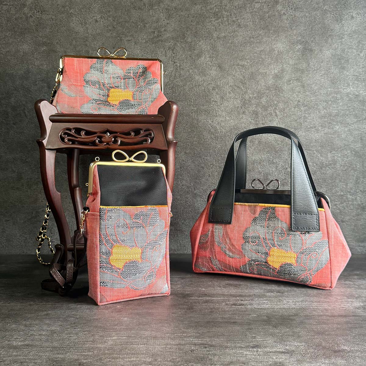 紬の帯を使ったカジュアルバッグシリーズ👜 お着物はもちろん、デニム