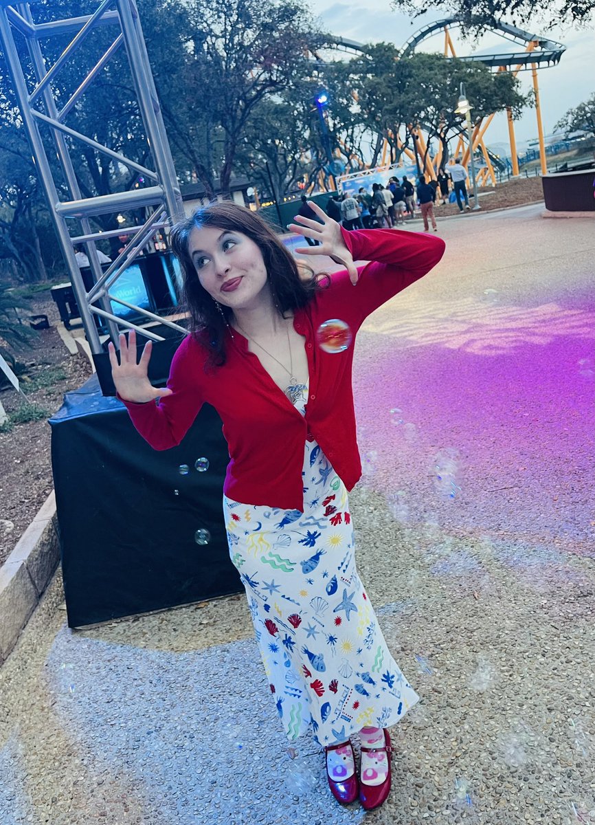 WhisperAmber's tweet photo. We had the best time celebrating Barracuda Strike, the new roller coaster at @SeaWorldTexas 

Natalie loved it! I was too scared so I watched on firm ground. 

The grand opening is March 7th! 

#seaworldtx @SeaWorld #SanAntonioTX https://t.co/ycihjggcoV