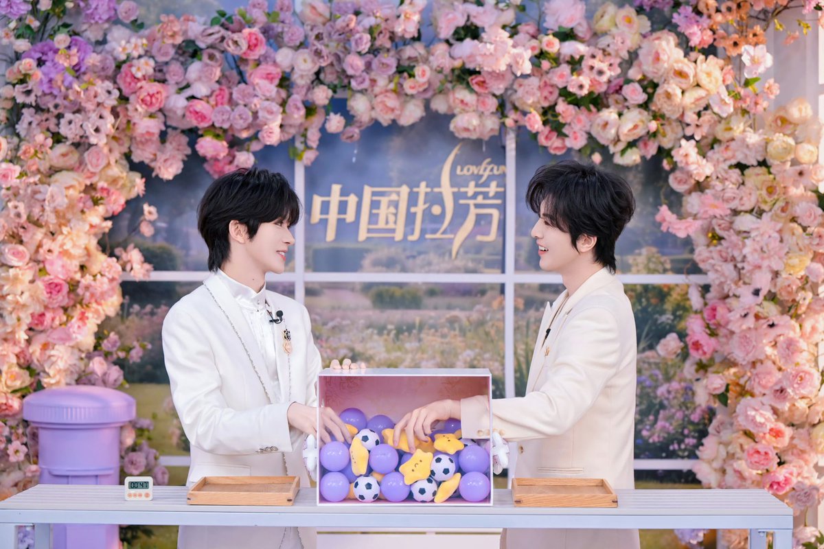 Desire4_IDN's tweet photo. [060326] 拉芳品牌 Weibo Update
https://t.co/9zE41CqTUd

Entah kenapa, tapi foto behind-the-scenes dari livestream XingQiu benar-benar sangat indah!!

XINGQIU SUPPLE EXPERT
#XINGQIUforLAFANG
#XingQiu #HuangXing #EliotHuang #QiuDingJie #KipukaQiu https://t.co/QRkY5jakdg
