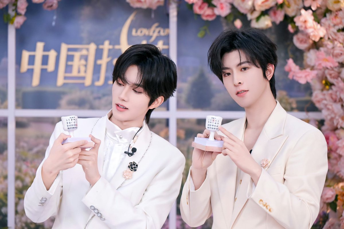 Desire4_IDN's tweet photo. [060326] 拉芳品牌 Weibo Update
https://t.co/9zE41CqTUd

Entah kenapa, tapi foto behind-the-scenes dari livestream XingQiu benar-benar sangat indah!!

XINGQIU SUPPLE EXPERT
#XINGQIUforLAFANG
#XingQiu #HuangXing #EliotHuang #QiuDingJie #KipukaQiu https://t.co/QRkY5jakdg