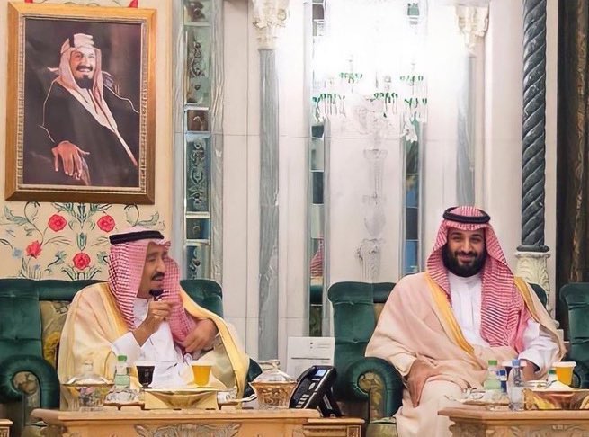 Nlr503's tweet photo. خـبّـر اللي طـامـعٍ في وطـنا
دونـها نثـني إلى جا الطلايب

واجـد اللي قبلكم قـد تمنى
حـربنا لي راح عـايف وتايب

ديـرة الإسـلام حـامينـها إنا
قـاصرينٍ دونها كل شـارب

#السعودية_العظمى https://t.co/8VZpQCELDP