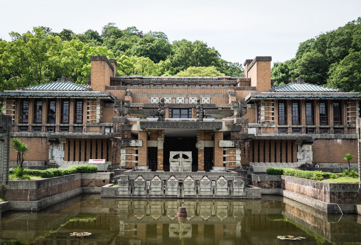 博物館が話題だけど、愛知県には明治村という近代建築が沢山移築されている野外博物館があってな…。ココは建物好きなら何度行っても飽きない夢の博物館なんだよ。