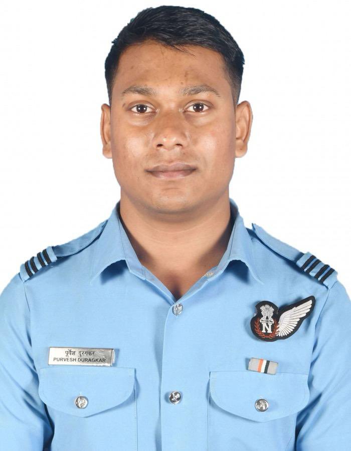 कल असम में वायुसेना का सुखोई विमान राडार से गायब हो गया था। 

अब इसे लेकर बेहद दुखद खबर सामने आ रही है। 

ये विमान क्रैश हो गया है। फ्लाइट लेफ्टिनेंट पुरवेश दुरागकर और स्क्वाड्रन लीडर अनुज क्रैश में शहीद हो गए हैं।