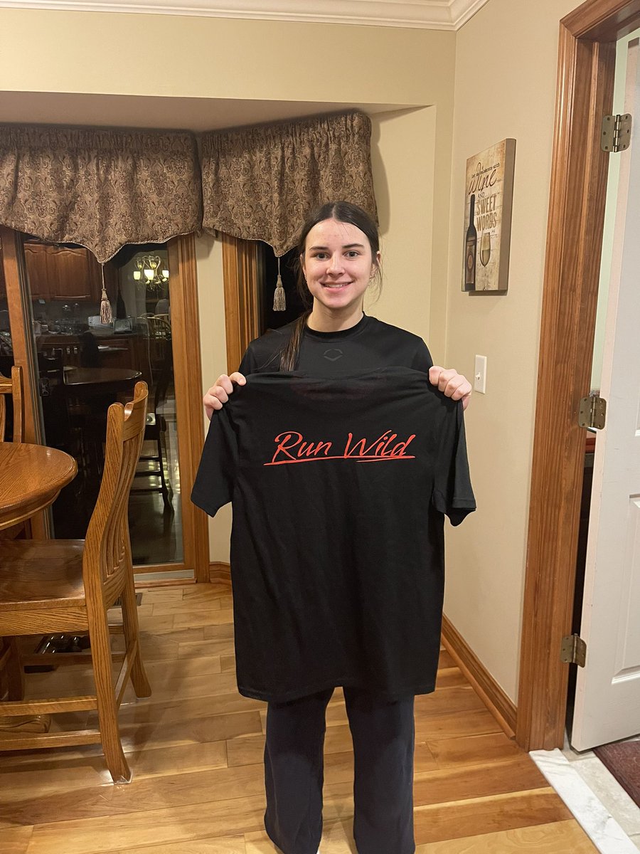 Emma Hustek tweet media