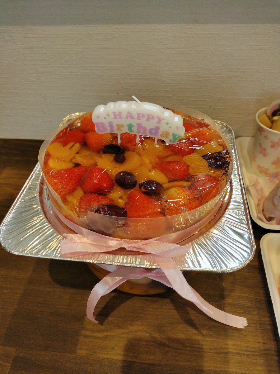 AIRUWORKsupport's tweet photo. お誕生日会がありました🎊

たくさんのご馳走とケーキを食べながら、お話も盛り上がっていました。

いつもコツコツと作業に取り組んでいただいている2月3月お誕生日メンバーです😄

#就労継続支援B型
#就労B https://t.co/ELSnZvPahS