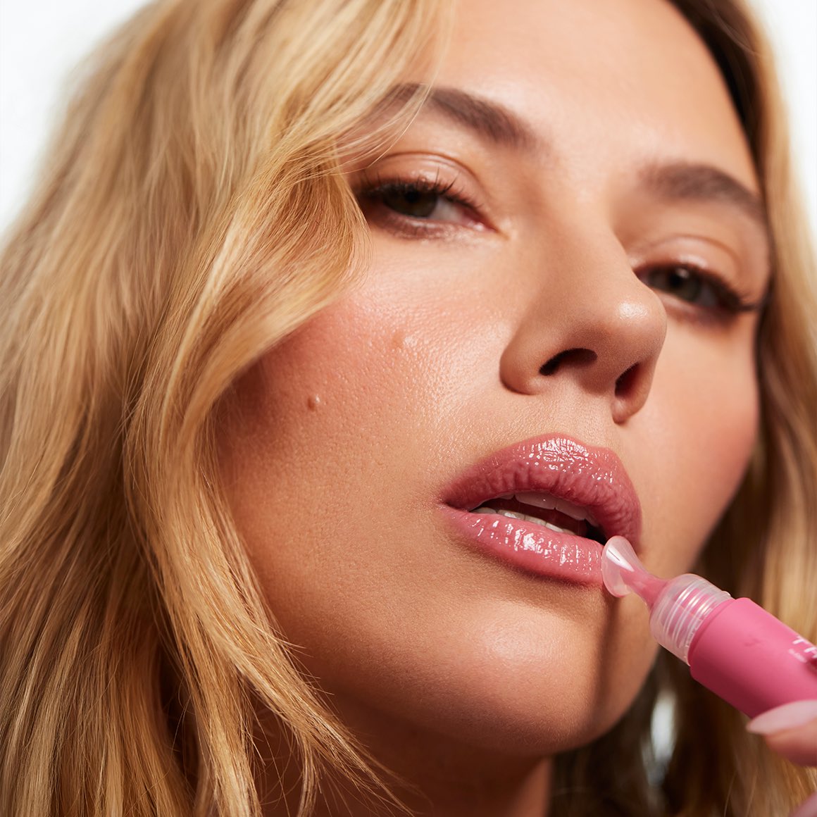 YonkoNaruto89's tweet photo. Scarlett Johansson for The Outset 🤍
#ScarlettJohanson #Outset https://t.co/j1ymKZilvR